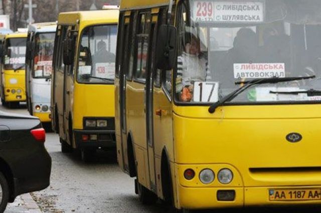 Новость - События - Летел без тормозов: киевлянка серьезно травмировалась в маршрутке
