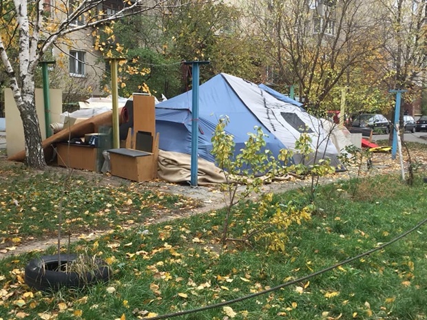 Новость - События - Это не цыгане: стало известно, кто разбил палатку на Отрадном