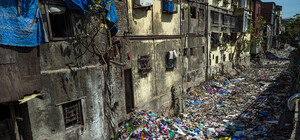 Найди виновных: киевляне возмущаются горой мусора в центре столицы