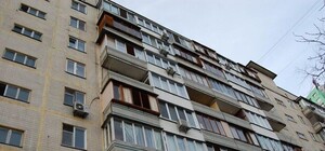 Несчастная любовь: на Ветряных горах мужчина пришел к любовнице и выпрыгнул с восьмого этажа