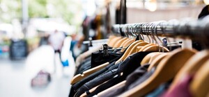 В Киеве начали принимать одежду для нуждающихся: куда нести