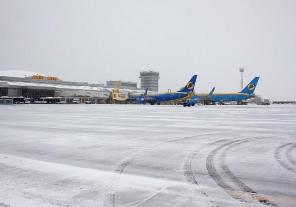 Новость - События - Снег и плохая видимость в Киеве: как работают аэропорты "Киев" и "Борисполь"