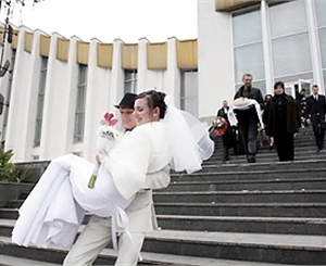 Октябрь принес влюбленным отличную возможность пожениться

Фото с сайта kp.ua 