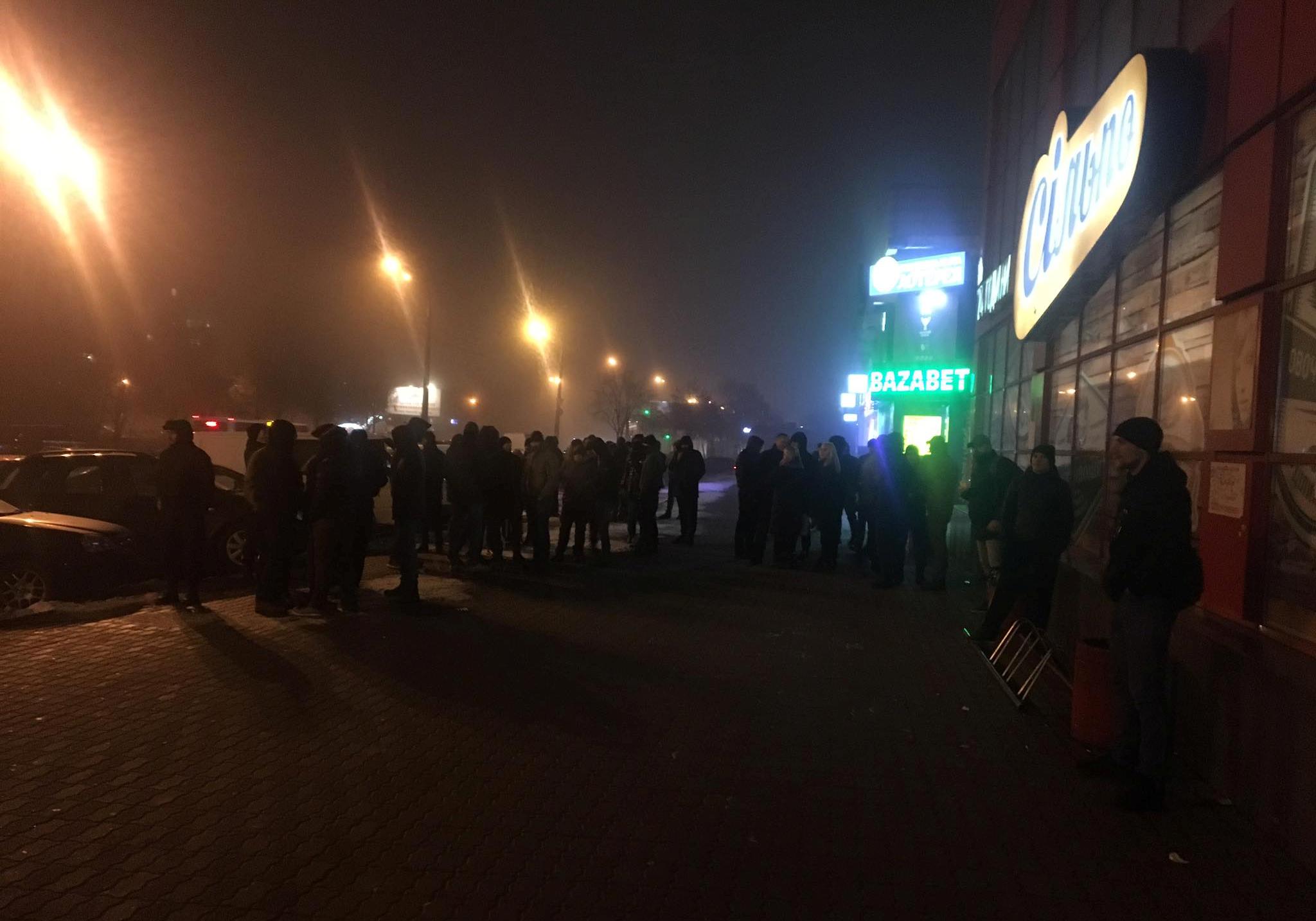 Новость - События - Националисты пытались захватить торговый центр "Дарница"