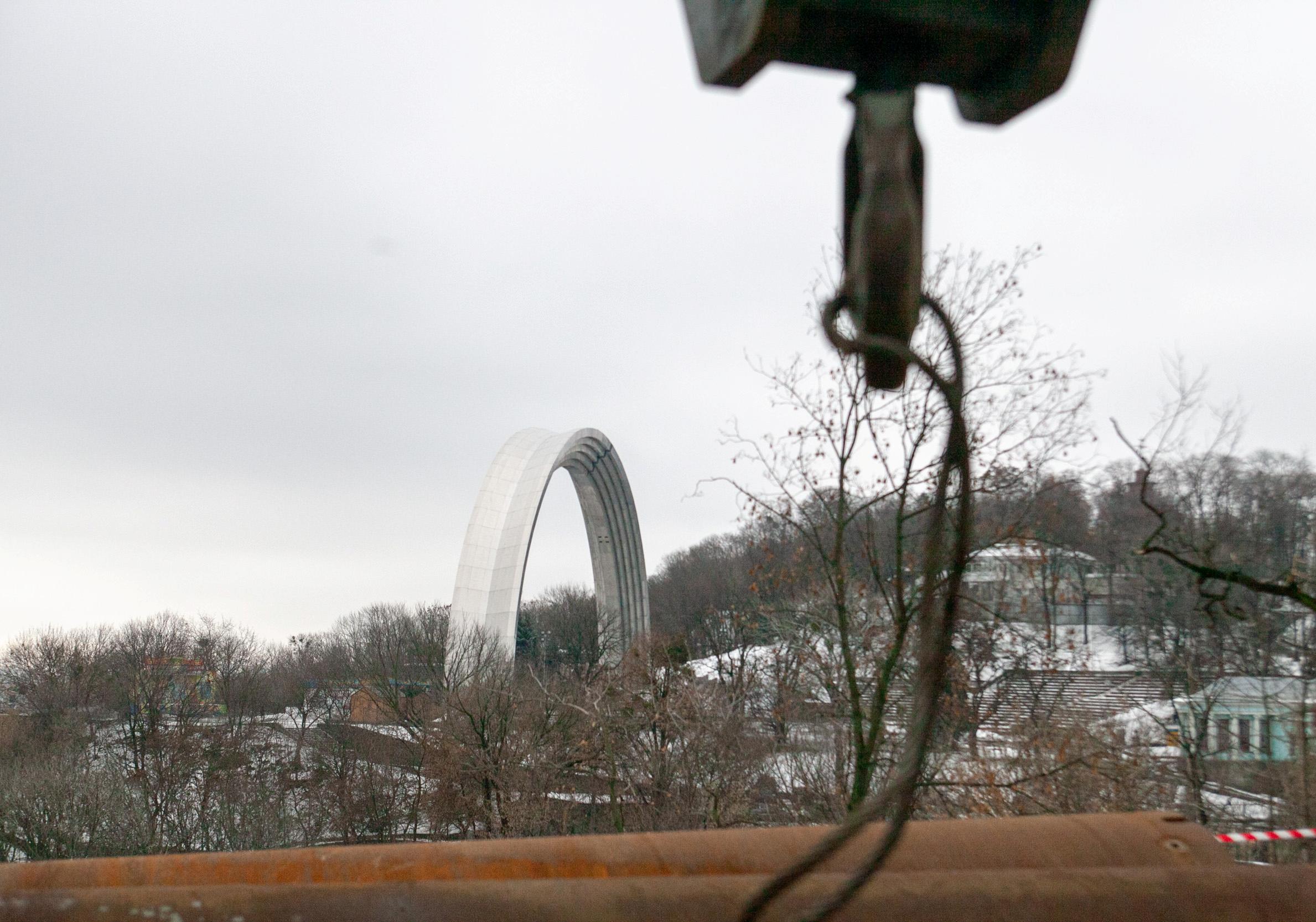 Новость - События - В Киеве начали строить пешеходный мост на Владимирской горке: фото