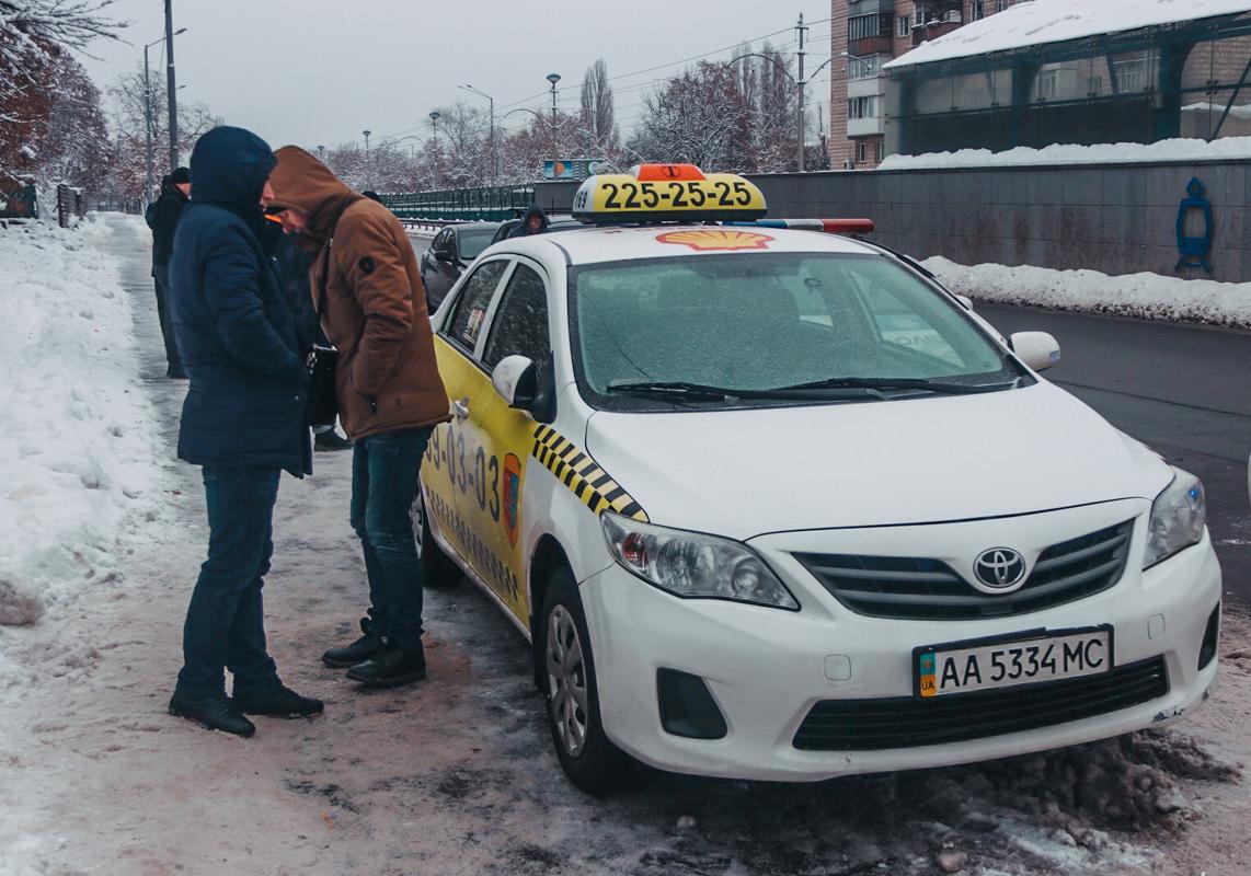 Новость - События - Под покровом ночи: в Киеве полковник СБУ, угрожая оружием, угнал автомобиль такси