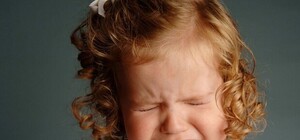 Попала в больницу: в Харькове 5-летняя девочка травмировалась на детской площадке ТРЦ