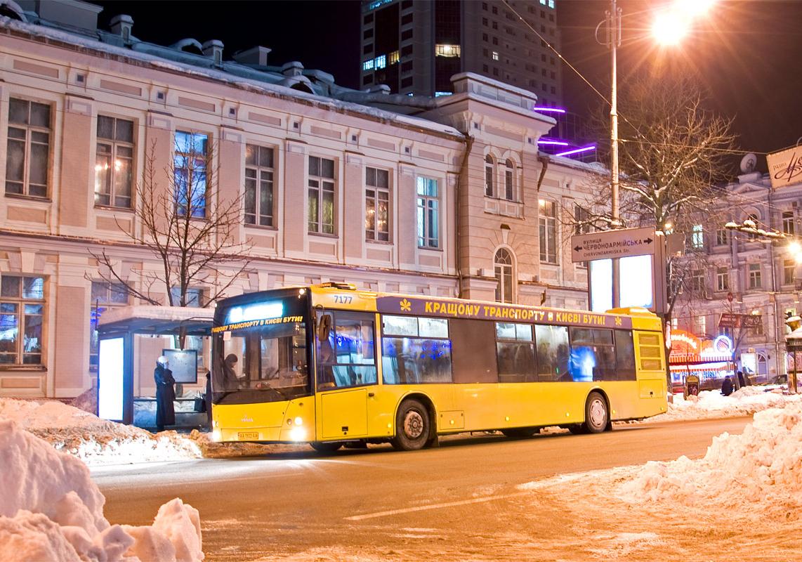 В рождественскую ночь общественный транспорт будет ходить дольше. Фото: Фотобус