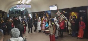 Видеофакт: на Рождество в Харькове пели колядки в метро, ТРЦ и церквях
