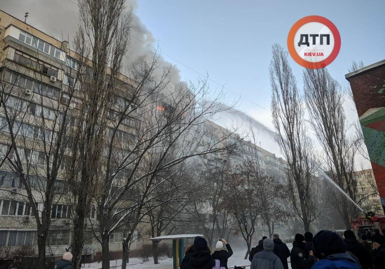 В Деснянском районе столицы произошел пожар в квартире многоэтажного дома 