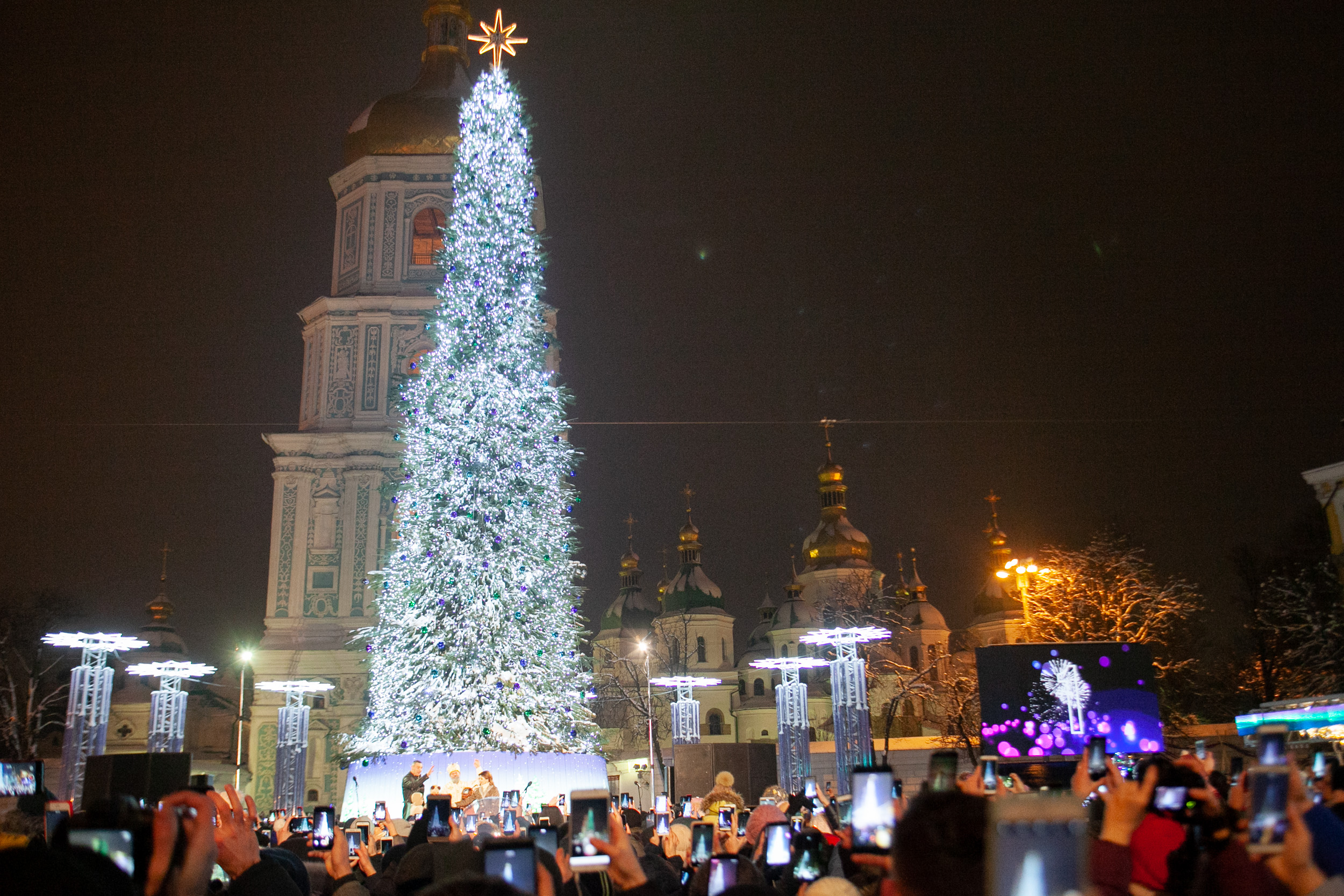 Новость - Досуг и еда - Прощайся с праздниками: программа закрытия новогоднего городка на Софийской площади