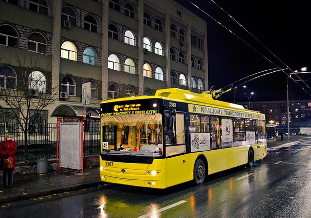 Контролеры избили пассажира троллейбуса. Фото: Олесь Олийничук