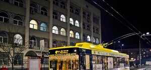 В Оболонском районе кондуктор и контролеры избили пассажира троллейбуса