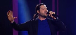 Смотри видео: известный певец из Днепра сменил имя и пошел на 