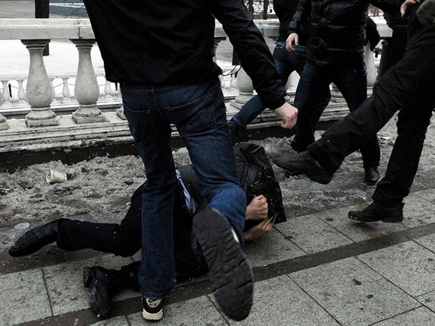 Новость - События - "Мы чеченцы": в центре столицы толпа подростков избила мужчину