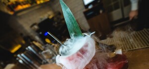 Відсьорбни з вогнегасника: у Львівській опері відкриють коктейль-бар