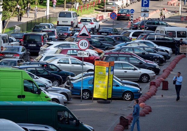 В Киеве скоро начнут эвакуировать автохамов. Фото: Onliner