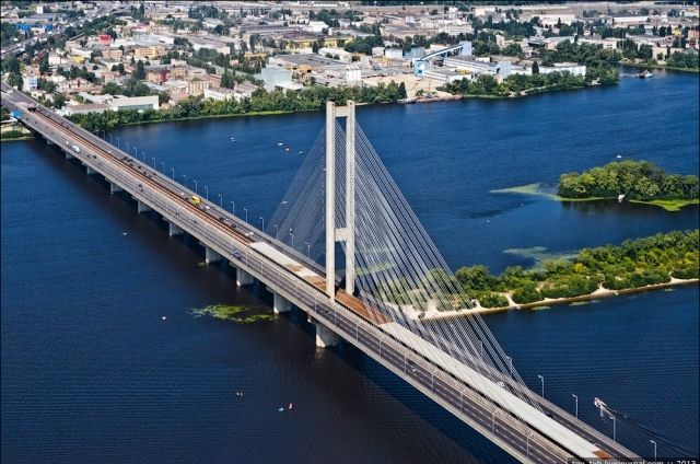 Новость - Транспорт и инфраструктура - Готовься к пробкам: сегодня в столице ограничат движение на Южном мосту