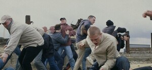 Стенка на стенку: возле ТЦ Gulliver произошла массовая драка между подростками