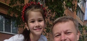 Перелом черепа, открытая черепно-мозговая травма: пострадавшая от ледяной глыбы девочка нуждается в помощи