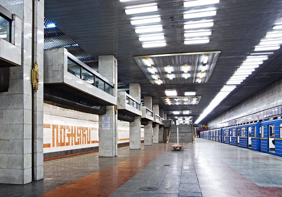 В Киеве подтопило станцию метро "Позняки"