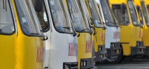 Под Киевом маршрутчик вытолкал из салона ребенка, который спросил о льготах