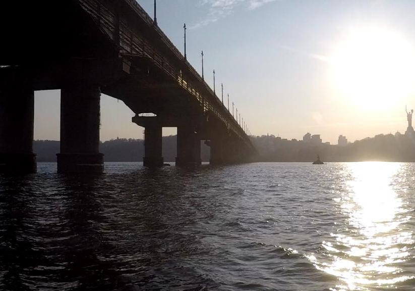 В Киеве с 12 по 24 февраля ограничат движение по мосту Патона 