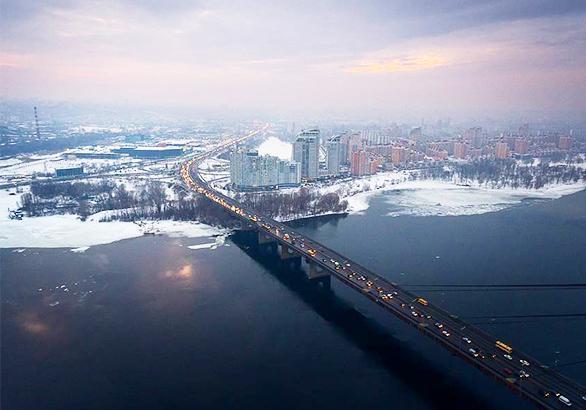 В Киеве ограничат движение по двум мостам 