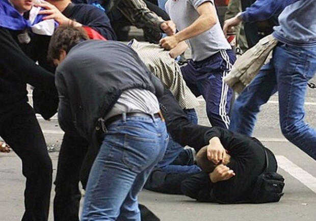 Новость - События - Не добро пожаловать: в центре Киева ультрас напали на немецких болельщиков