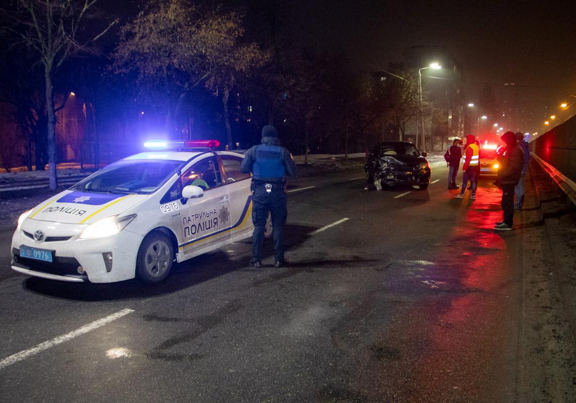 В Киеве произошло серьезное ДТП на улице Борщаговской. Фото: "Информатор"