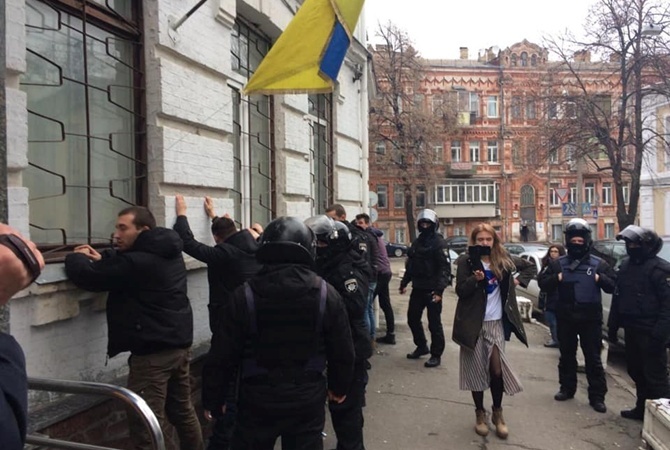 Четырем националистам сообщили о подозрении за штурм Подольского отделения полиции