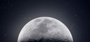 Похожая на гигантский желток: смотри, как одесситы наблюдали суперлуние