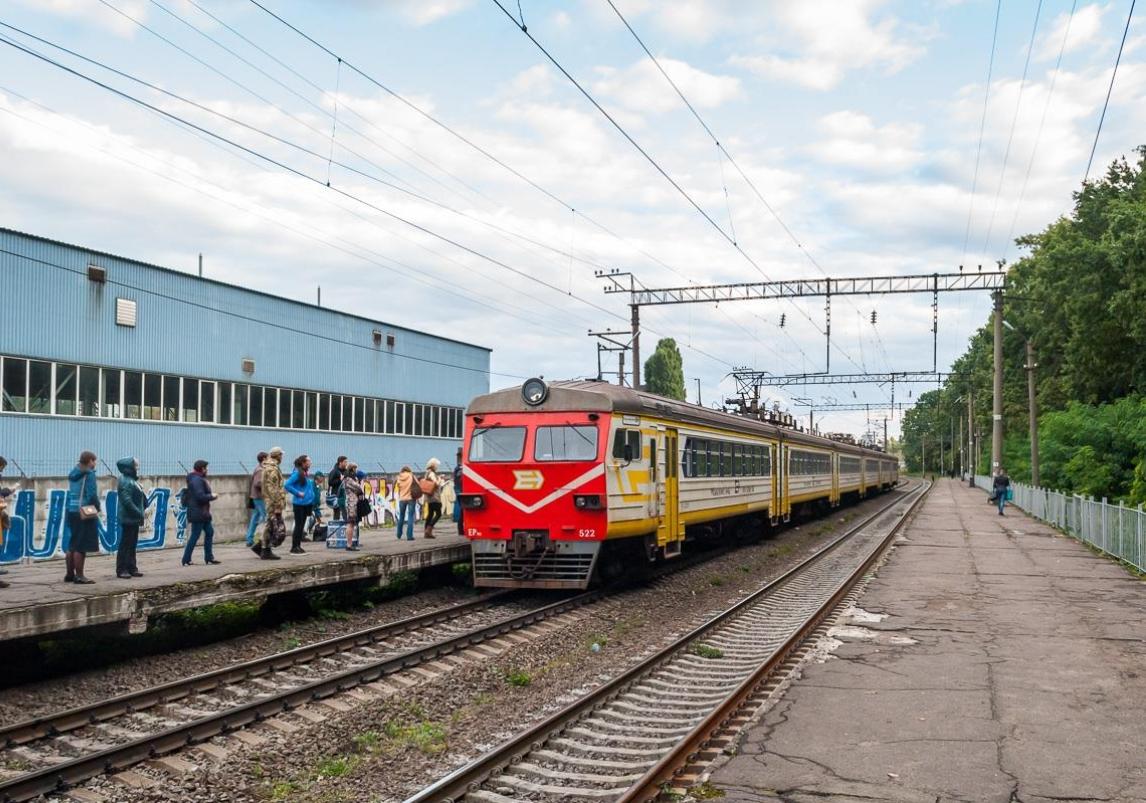 Часть утрених рейсов городской электрички отменены. Фото: Украинские новости