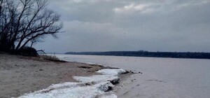 Ледяной пейзаж: живописные фотографии Днепра в последний день зимы