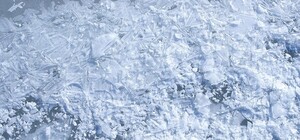 На Куреневке случайный прохожий спас детей, которые провалились под лед