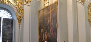 Реликвия на месте: в Андреевскую церковь вернули уникальную картину