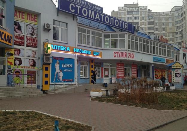 Здание на улице Лаврухина очистили от рекламы. Фото: domik.ua