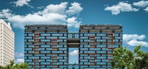 Застекляют окна: в центре города завершают строительство долгостроя (фото)