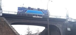 Он тоже устал: на Куреневке разваливается железнодорожный мост