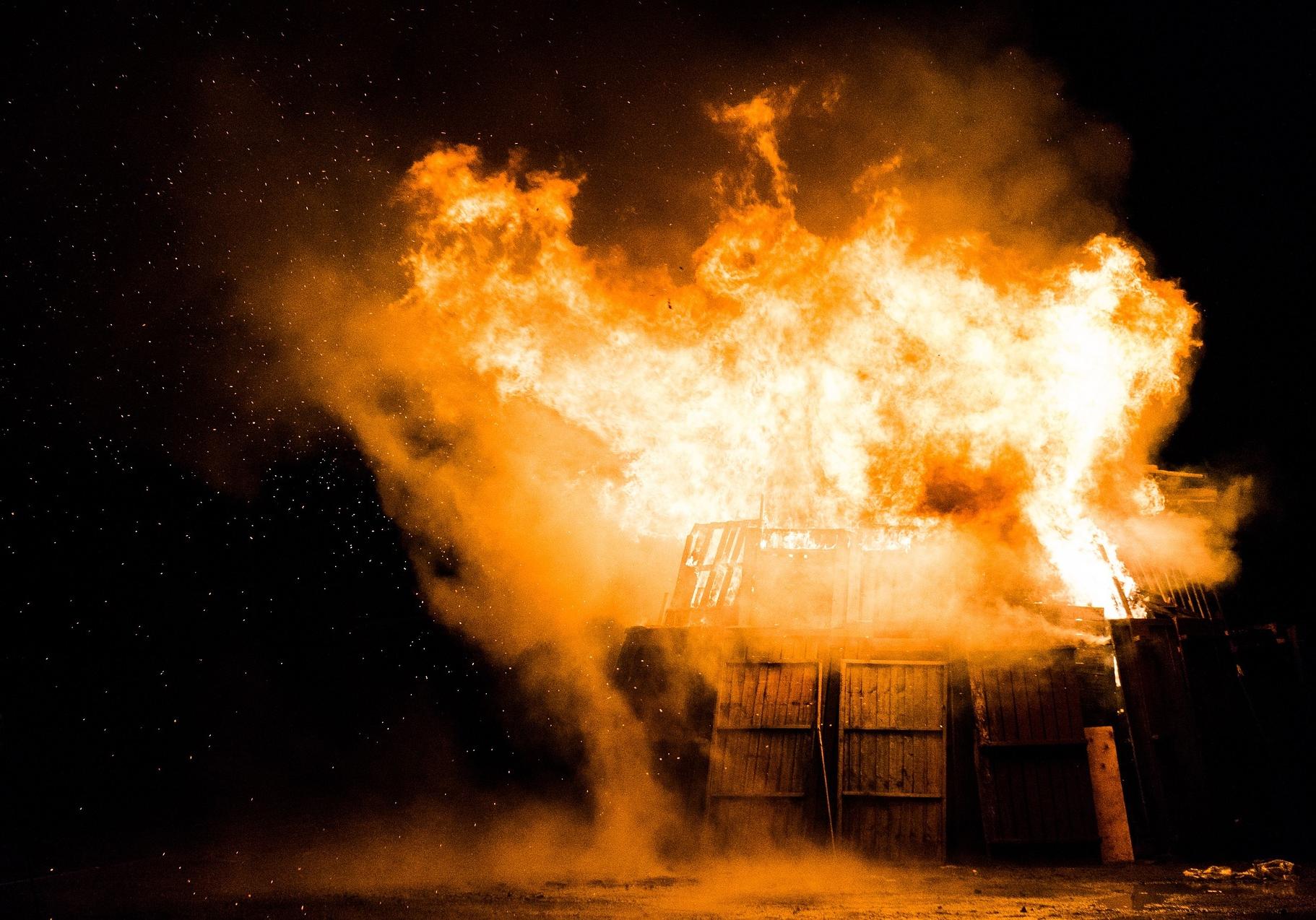 В Киеве горели МАФы на Демеевском рынке. Фото: pixabay.com