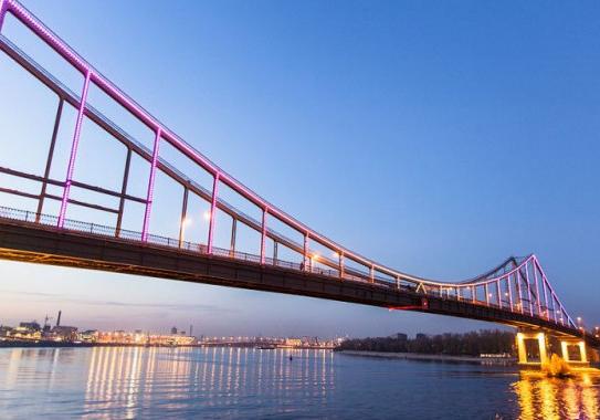 Новость - События - Получи ответ: почему в Киеве подсветят фиолетовым цветом пешеходный мост