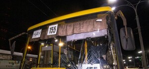 На Дорогожичах маршрутка на полной скорости влетела в пешеходов: есть пострадавшие