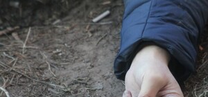 Под подъездом: на ХТЗ на лавочке возле дома лежал труп