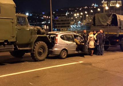 Новость - События - В Киеве военный грузовик влетел в Chevrolet с ребенком в салоне