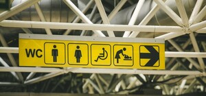 Пандусы, тактильная плитка и текстофоны: как изменятся общественные здания с апреля?