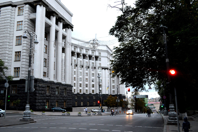 Новость - События - Фотофакт: в центре Киева цветной брусчаткой укладывают пешеходный переход