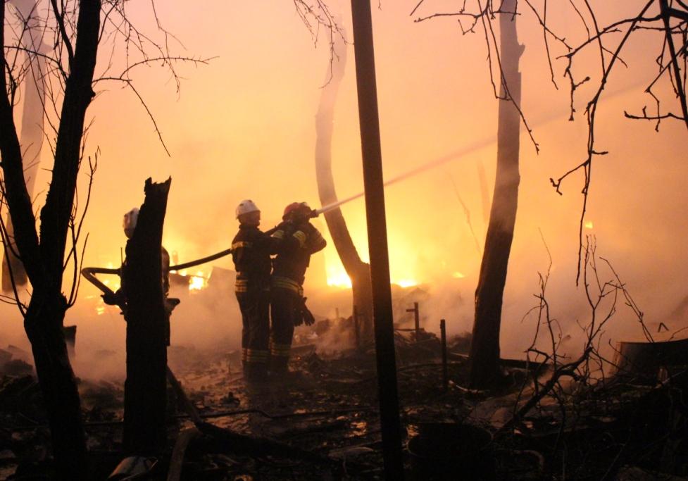 На Куреневке в частном секторе произошел пожар. Фото: ГСЧС