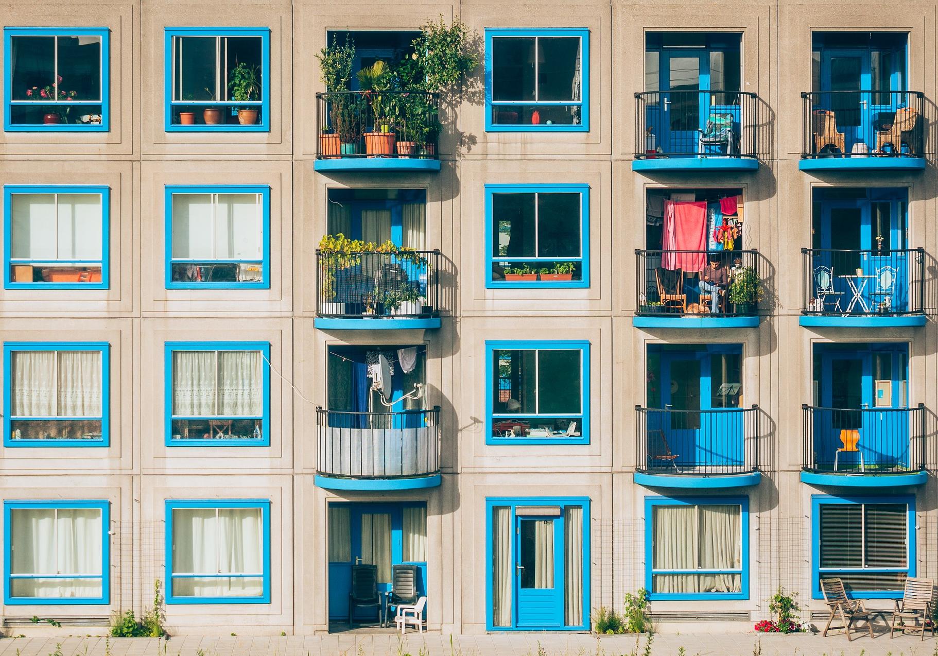 В Киеве запретят менять балконы и вешать кондиционеры на фасады. Фото: pixabay.com