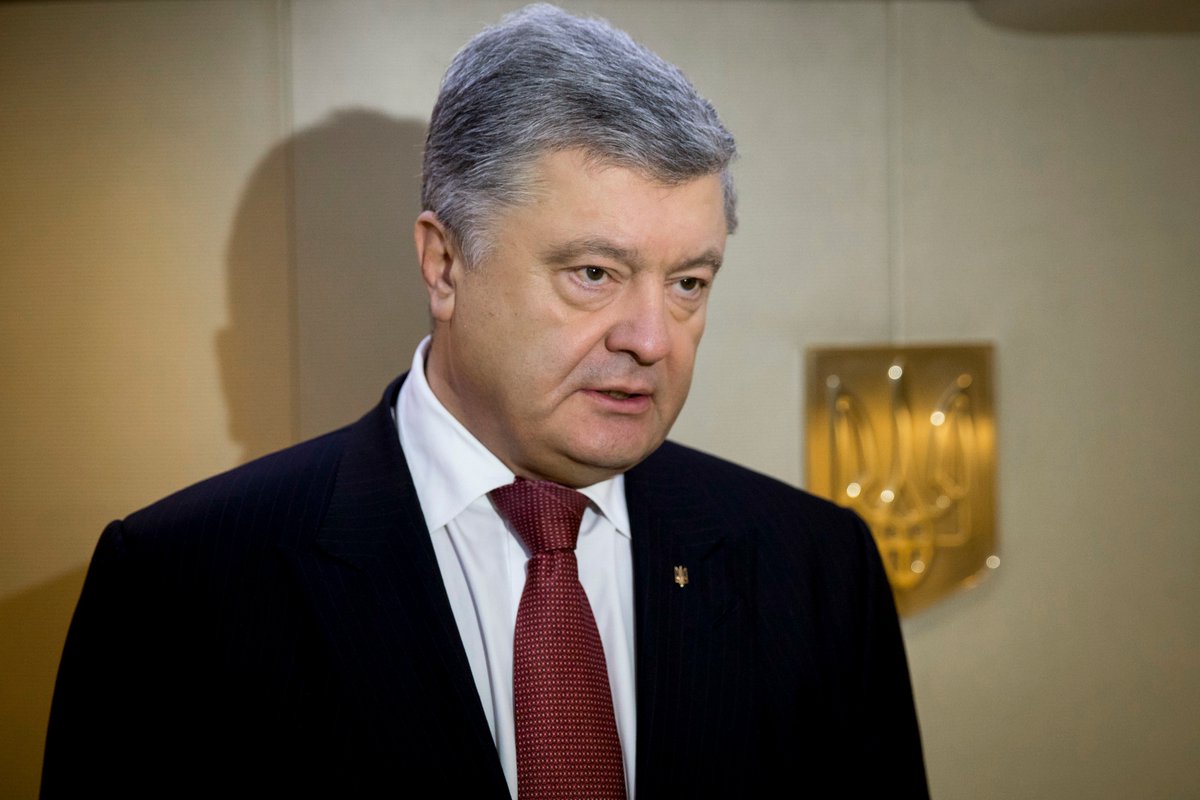 Президент Украины Петр Порошенко 14 апреля пришел на НСК "Олимпийский"