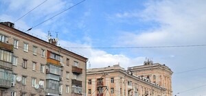 Скользко, однако: трамвай сошел с рельсов (видео)